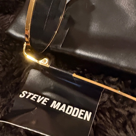 Brand new Steve Madden Oval Gold and Black Sunglasses - Picture 6 of 10